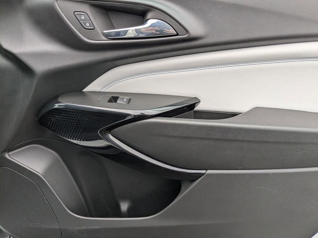 Used 2025 Chevrolet Trax LT w/ LT Convenience Package image 29