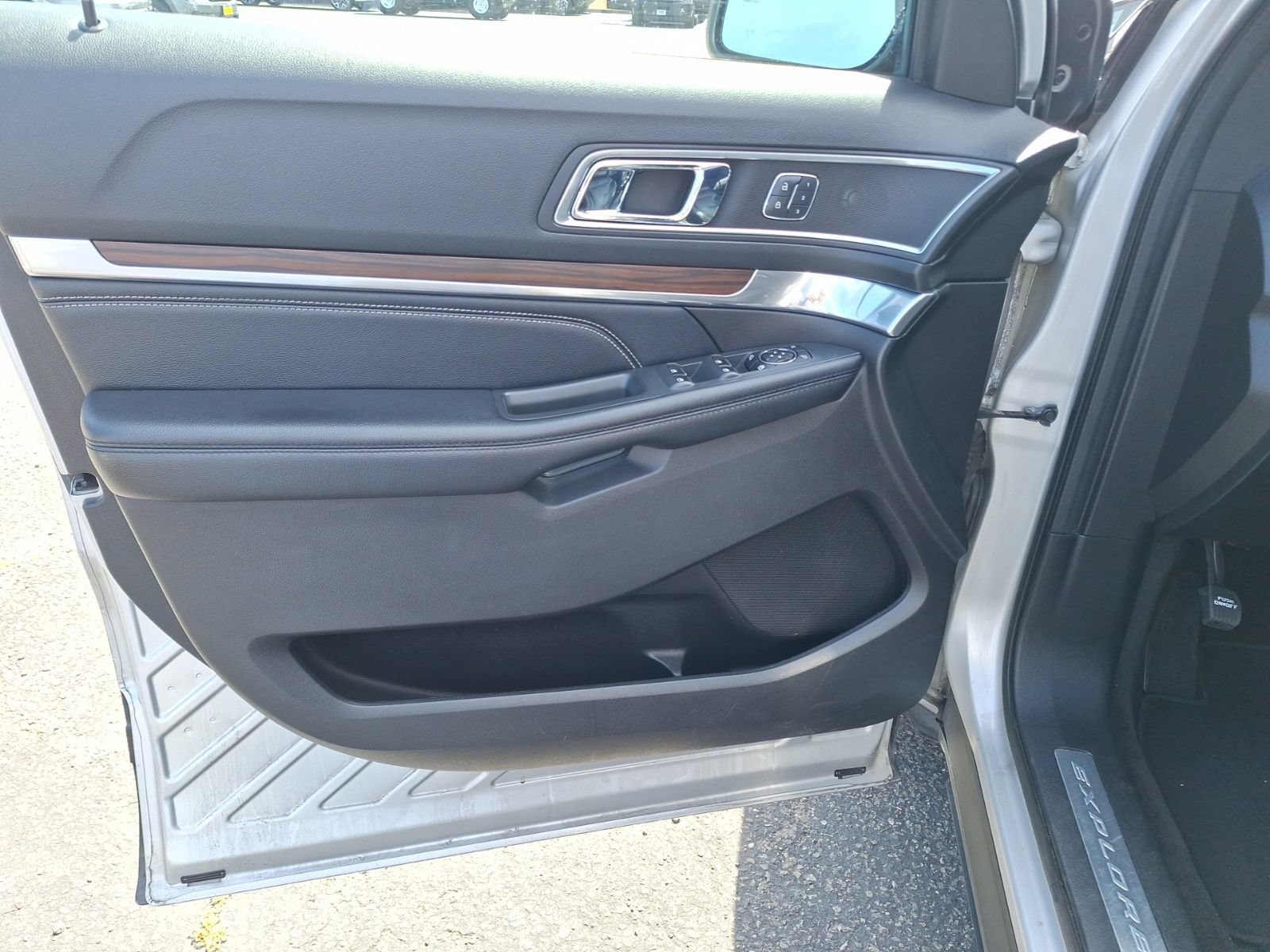 Used 2017 Ford Explorer Limited AWD/4WD image 11