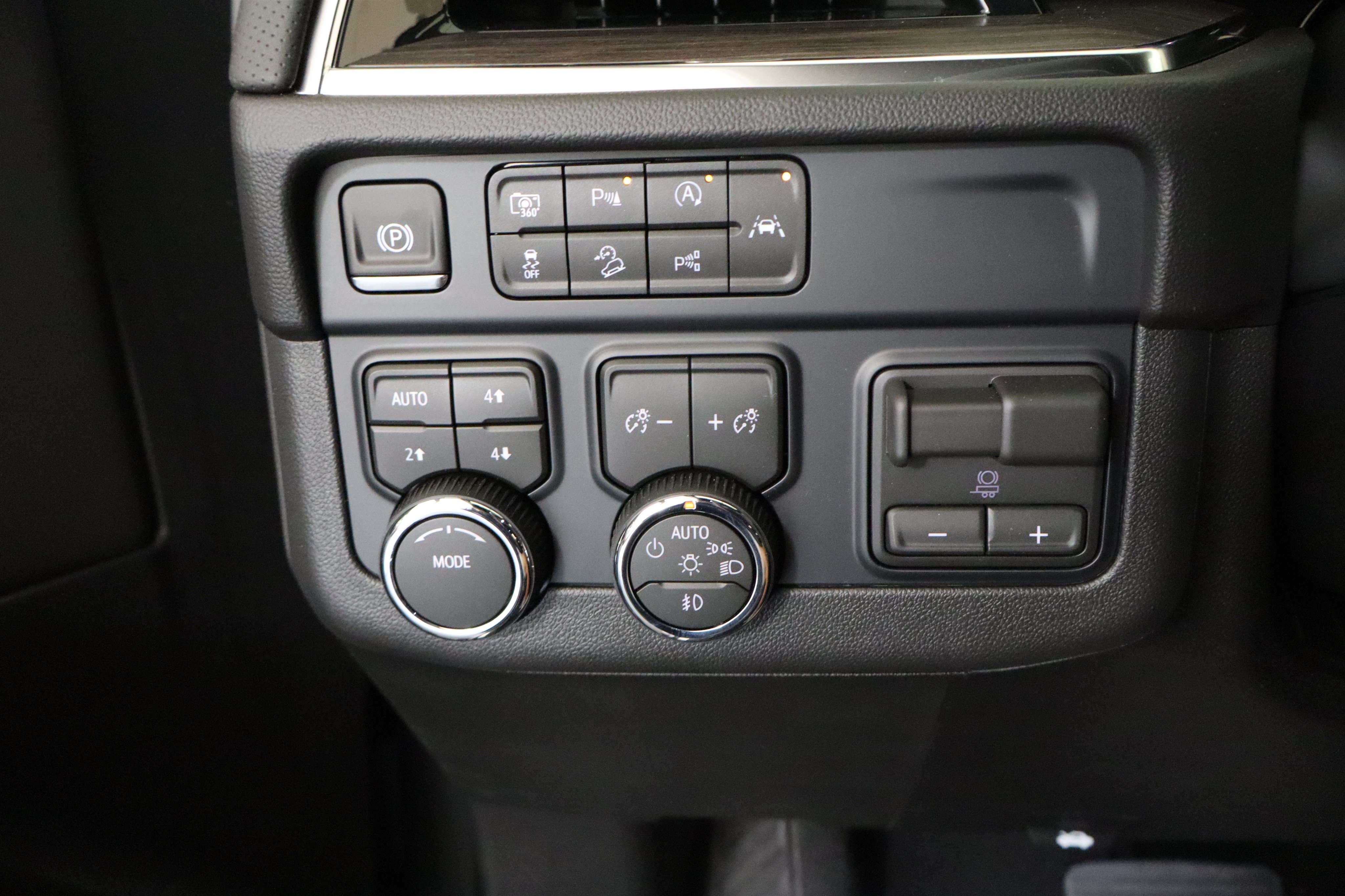 New 2026 Chevrolet Suburban Premier w/ Sun And Tow Package AWD/4WD image 35