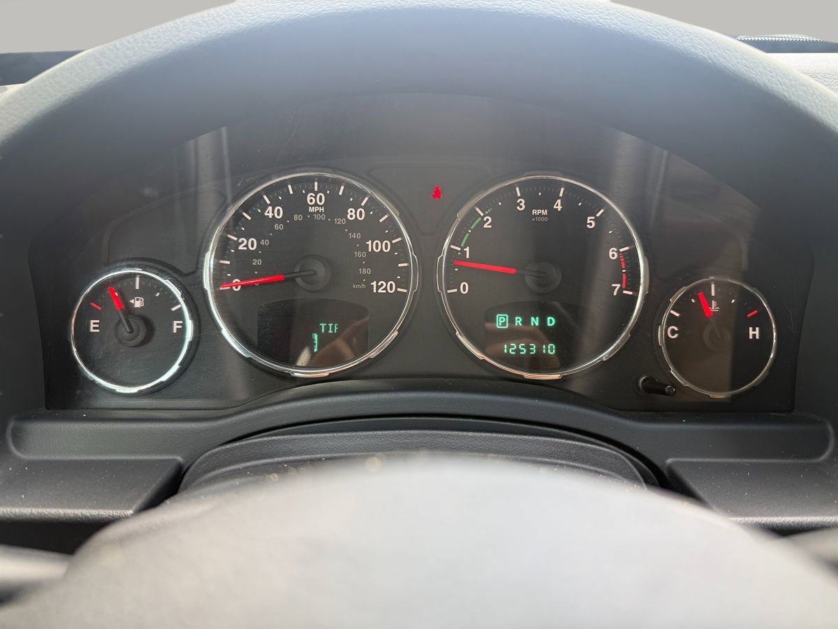 Used 2012 Jeep Liberty Limited RWD image 11