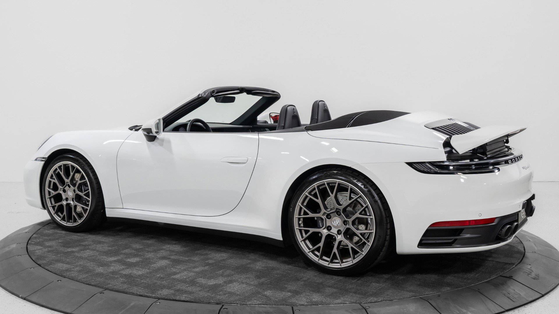 Used 2022 Porsche 911 Carrera image 5