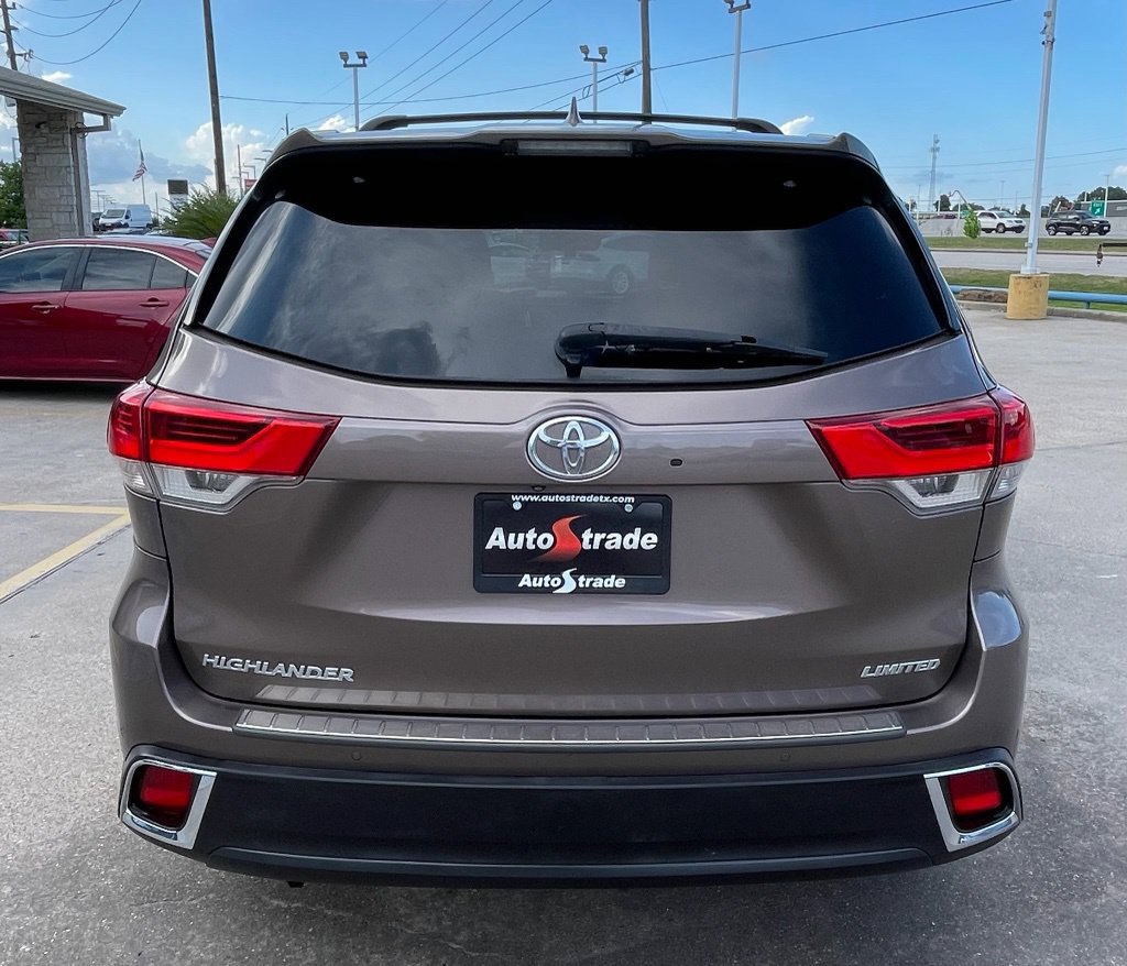 Used 2017 Toyota Highlander Limited FWD image 9