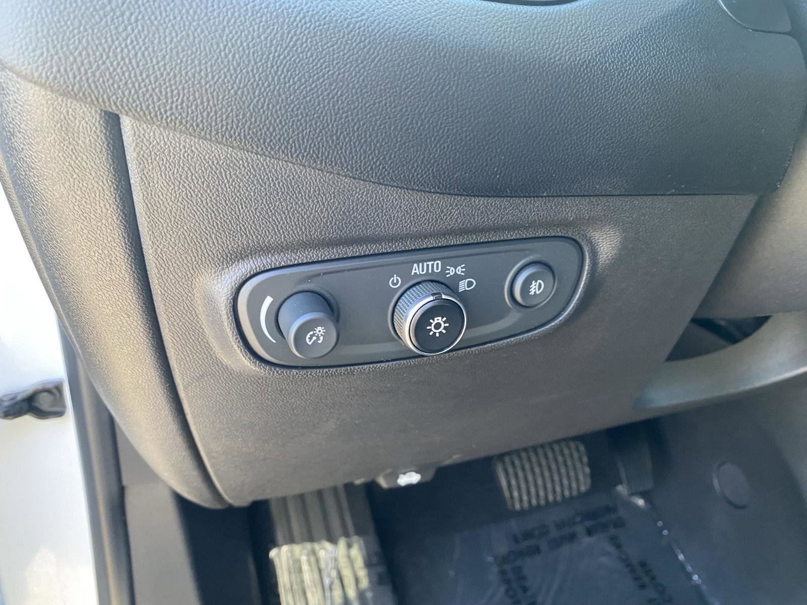 Used 2020 Chevrolet Equinox LT image 19