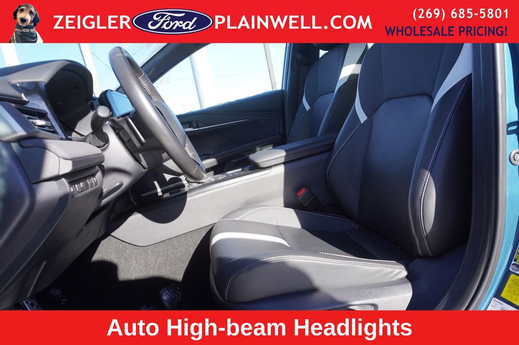 Used 2025 Toyota Camry SE image 12
