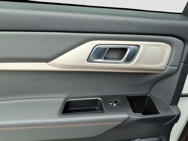 Certified 2025 Ford Explorer Active image 8