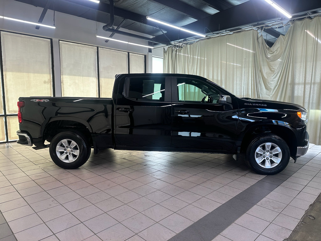 Used 2025 Chevrolet Silverado 1500 LT AWD/4WD image 3