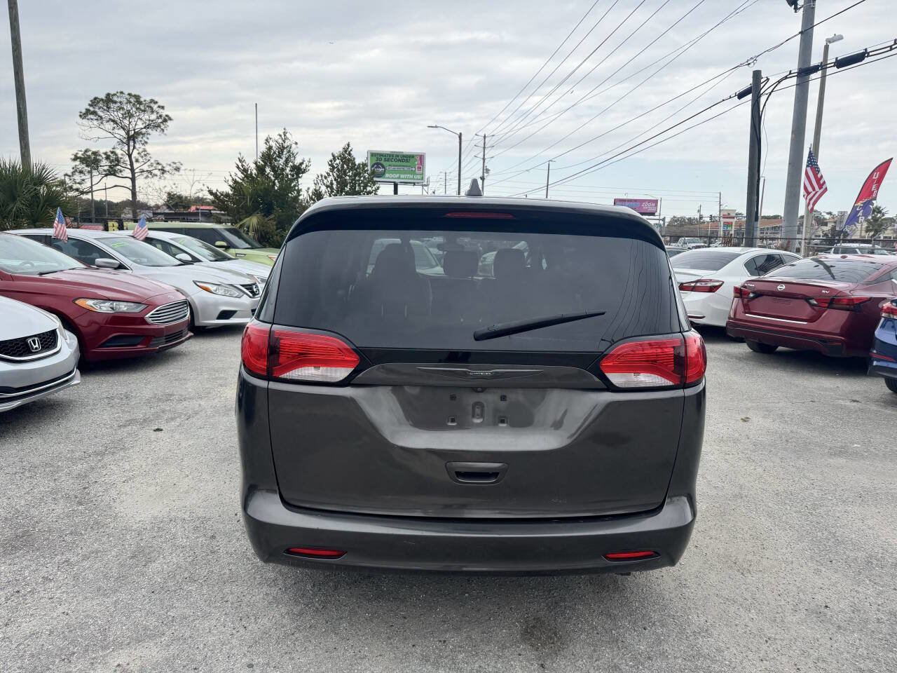 Used 2017 Chrysler Pacifica LX image 7