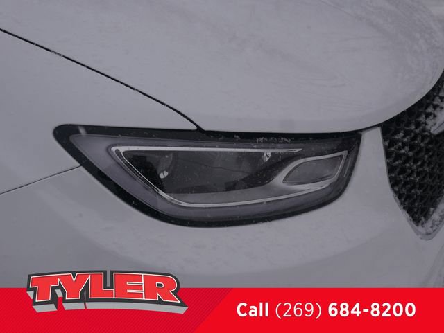 New 2026 Chrysler Pacifica Pinnacle w/ Trailer Tow Group AWD/4WD image 10