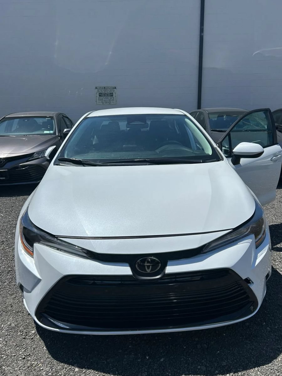 Used 2025 Toyota Corolla LE FWD image 8