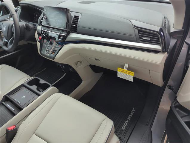 New 2026 Honda Odyssey Touring image 4