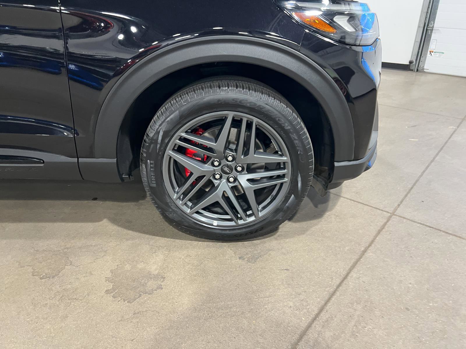 Used 2025 Ford Explorer ST-Line w/ ST-Line Street Pack AWD/4WD image 41