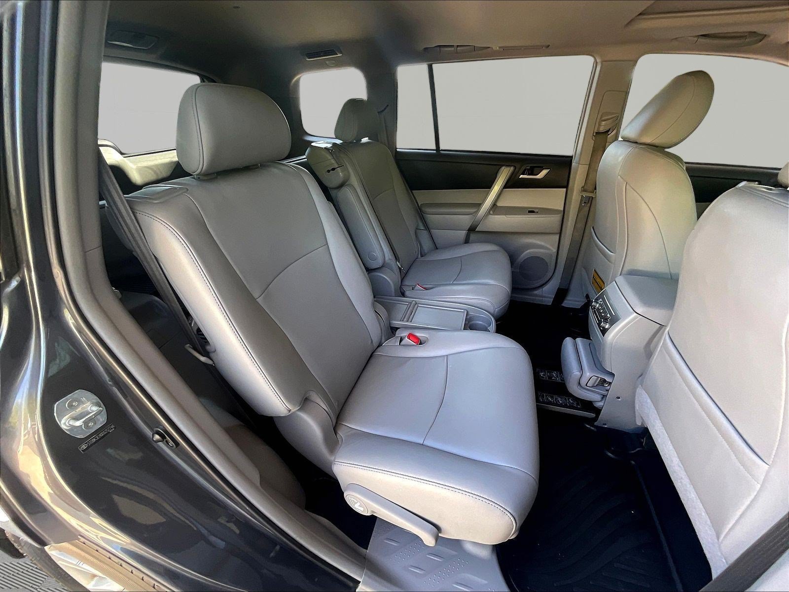 Used 2013 Toyota Highlander SE AWD/4WD image 24