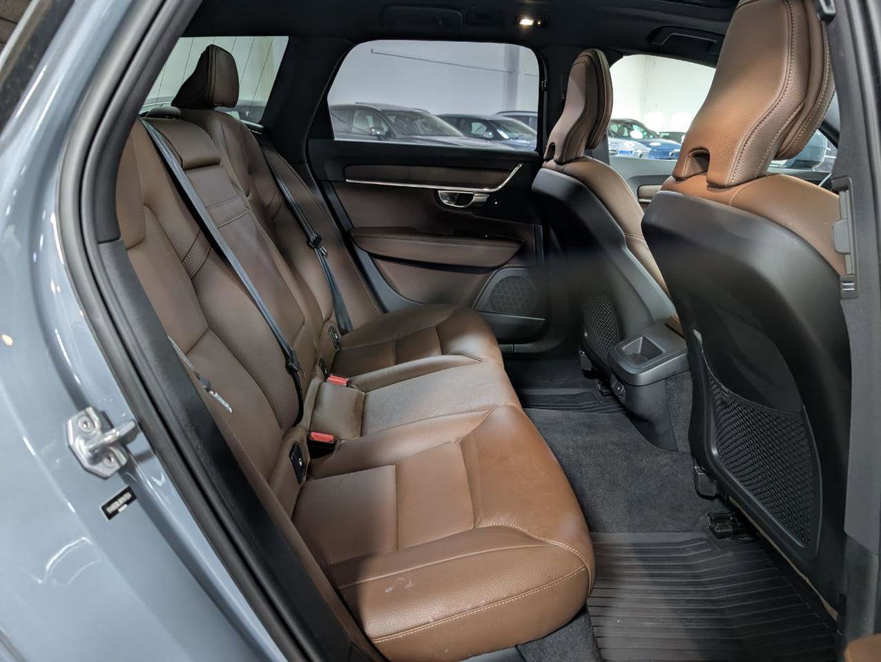 Used 2022 Volvo V90 B6 Cross Country w/ Protection Package AWD/4WD image 8