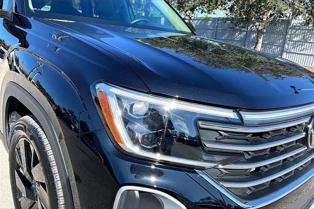 Certified 2025 Volkswagen Atlas SE w/ Black Wheel Package image 12