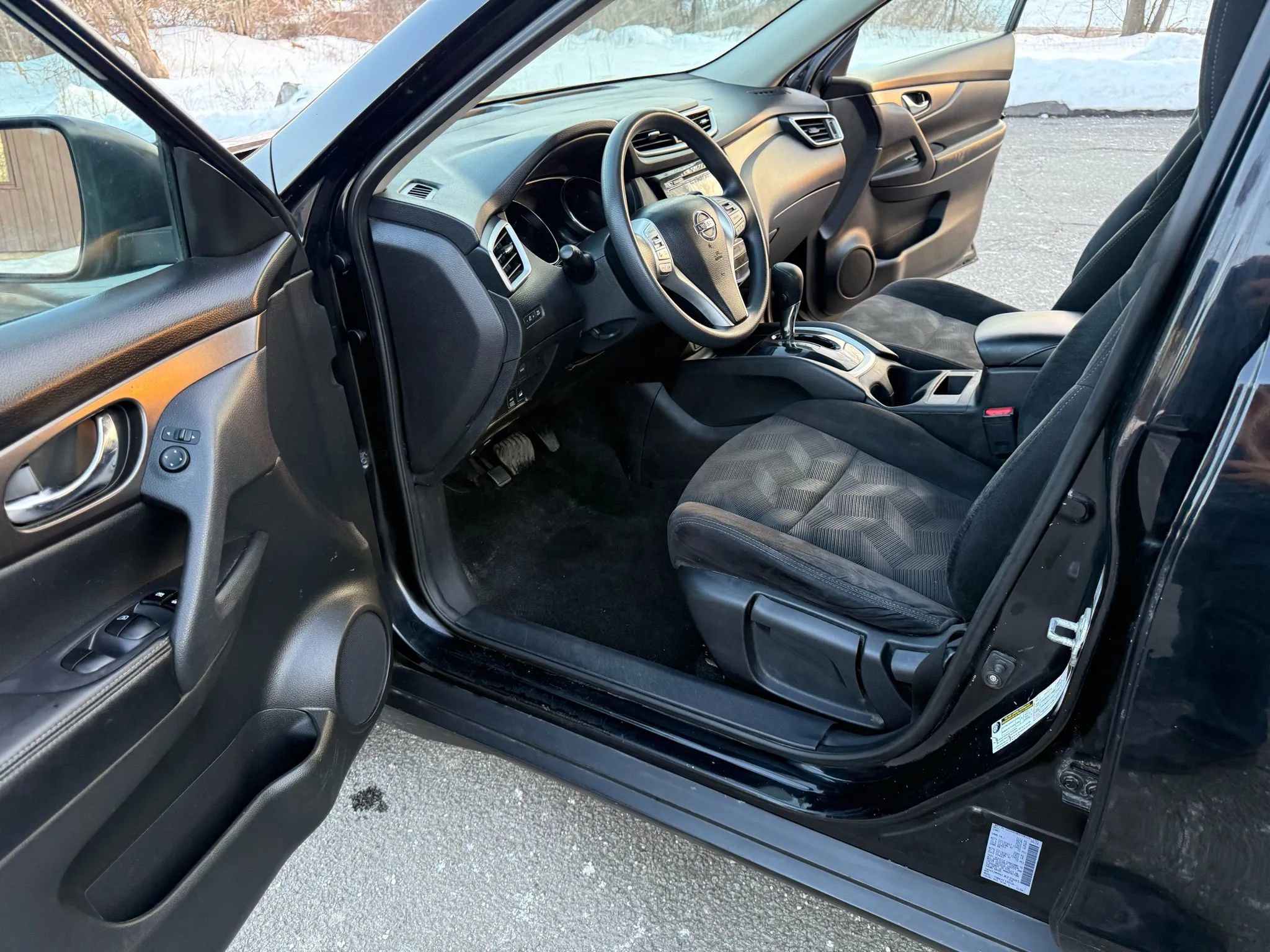 Used 2014 Nissan Rogue S image 20