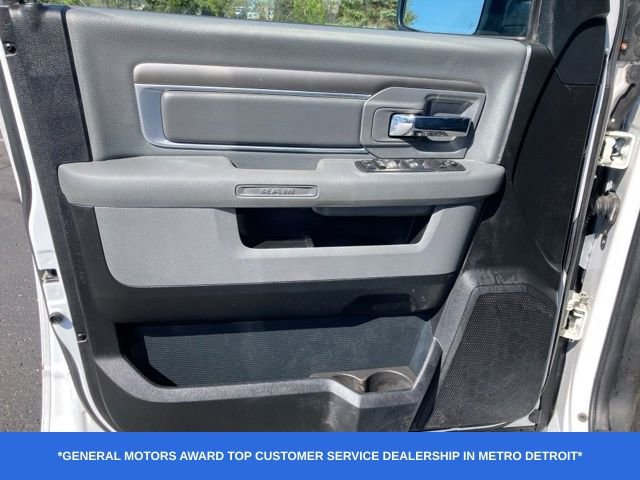 Used 2017 RAM 1500 Classic SLT AWD/4WD image 12