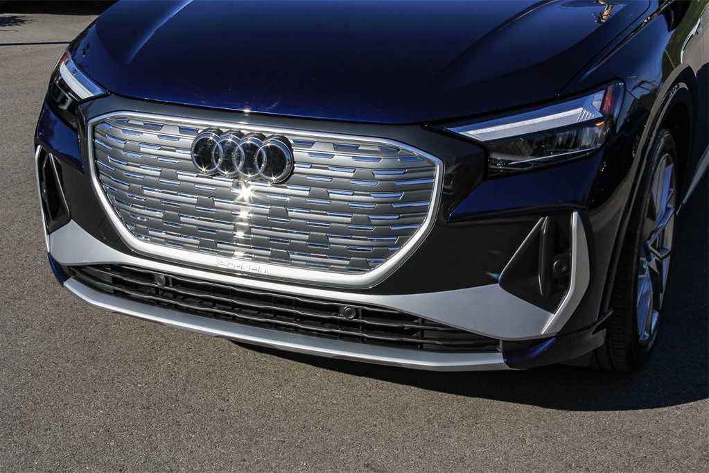 Used 2025 Audi Q4 e-tron Premium Plus w/ Premium Plus image 8