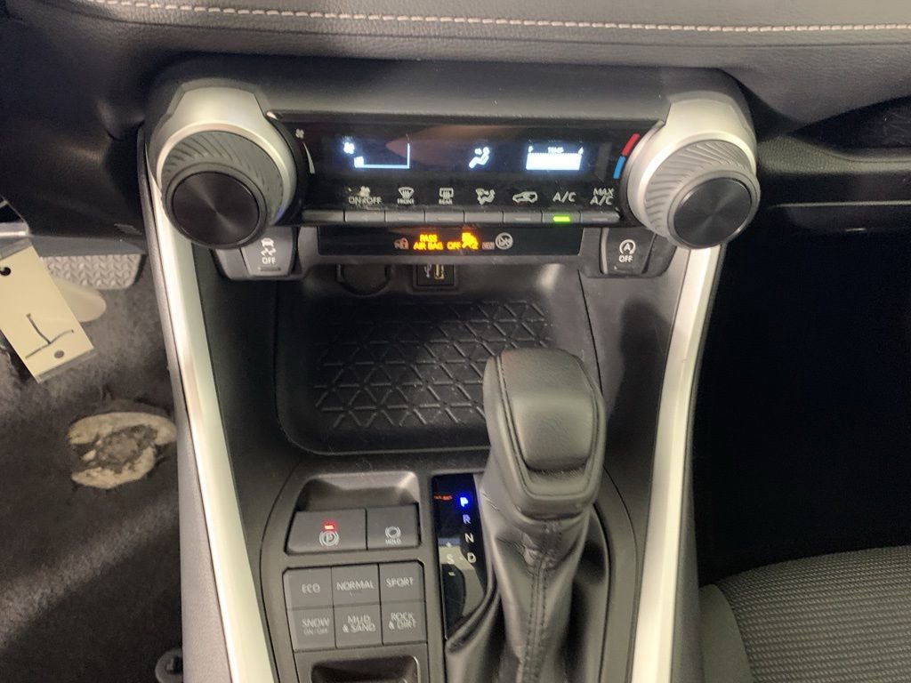 Used 2024 Toyota RAV4 LE image 24