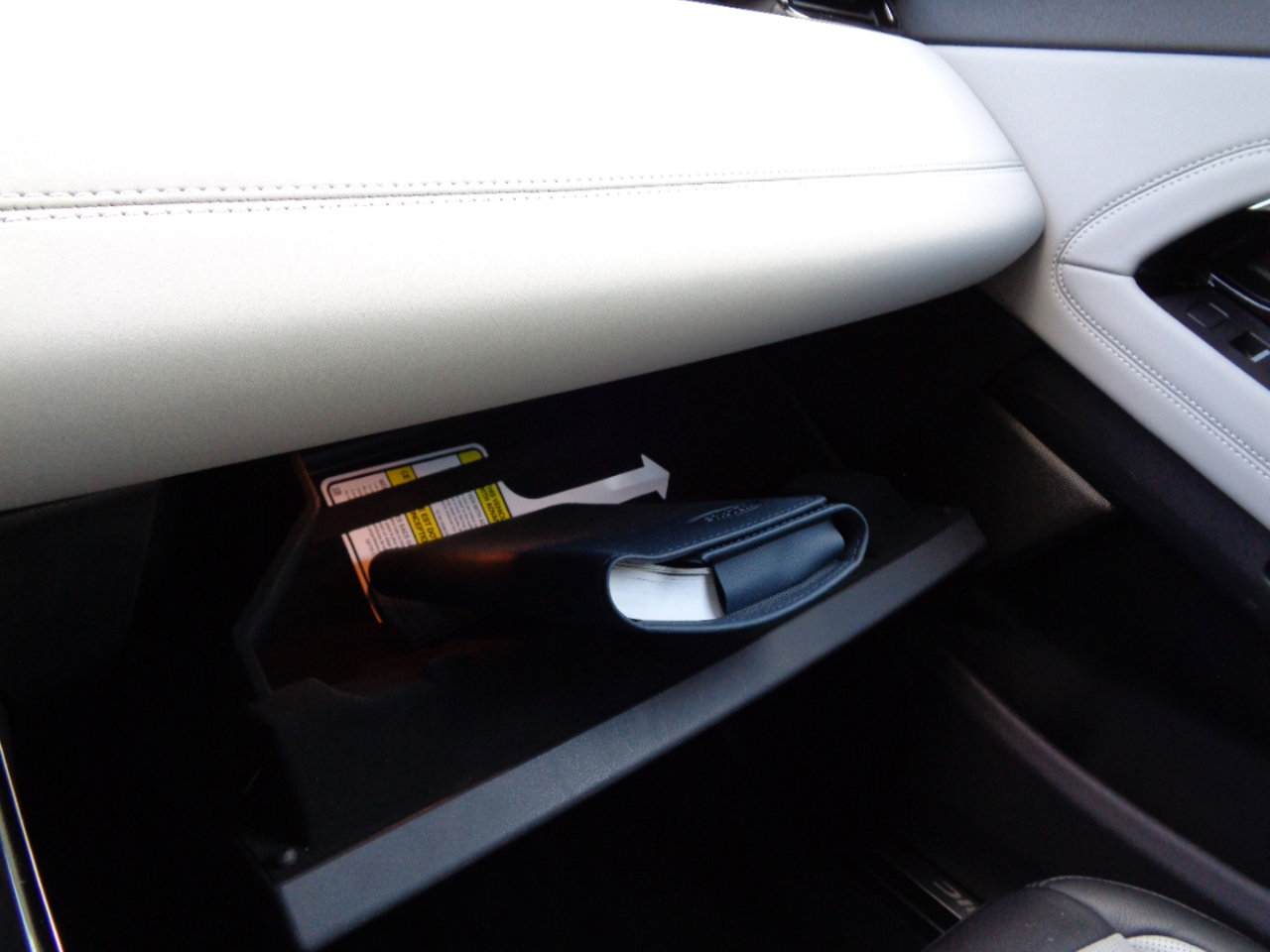 Used 2022 Land Rover Range Rover Evoque R-Dynamic SE image 18