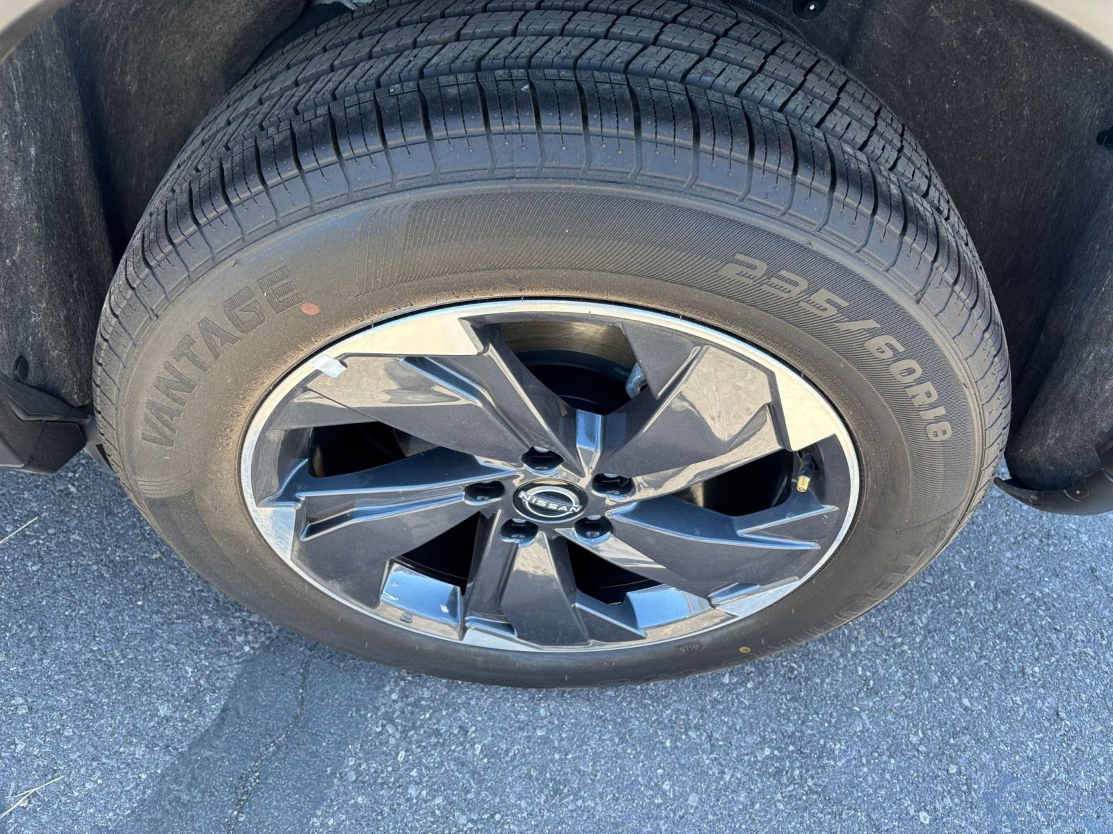 Used 2025 Nissan Rogue SV FWD image 32
