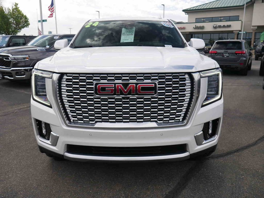 Used 2024 GMC Yukon XL Denali AWD/4WD image 3