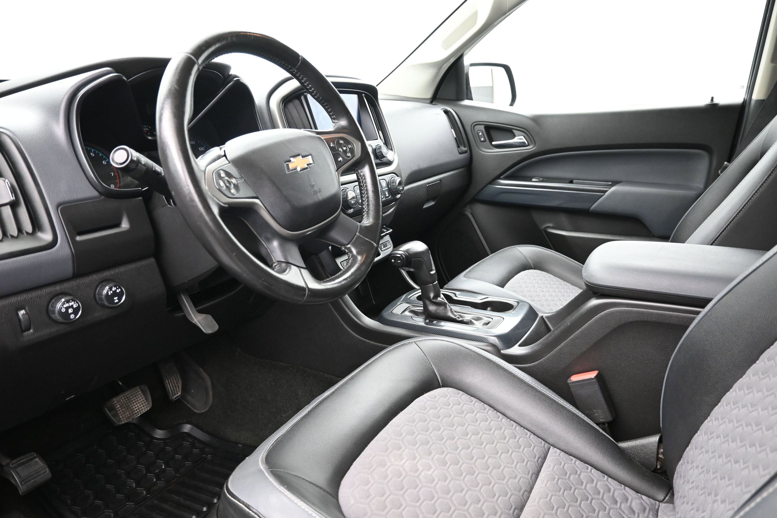 Used 2015 Chevrolet Colorado Z71 AWD/4WD image 10