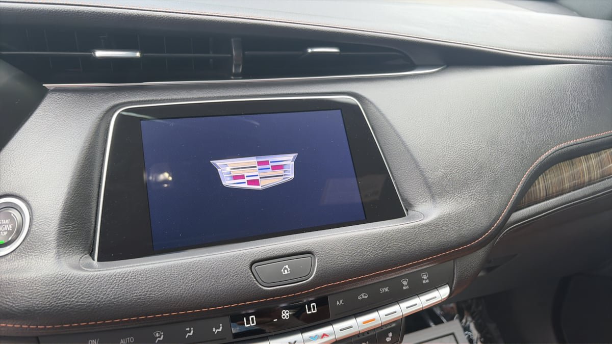 Used 2022 Cadillac XT4 Premium Luxury w/ Cold Weather Package AWD/4WD image 11