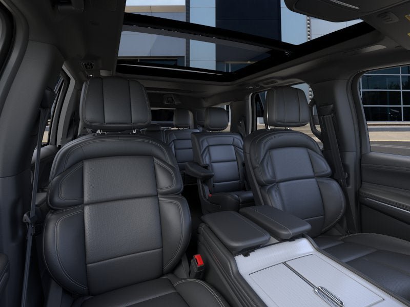 New 2026 Lincoln Navigator Reserve w/ Jet Appearance Package AWD/4WD image 10
