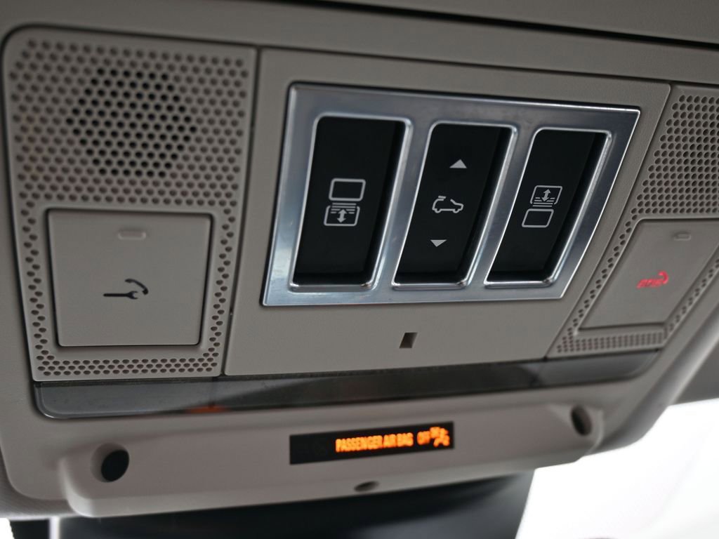 Used 2020 Land Rover Discovery SE image 23