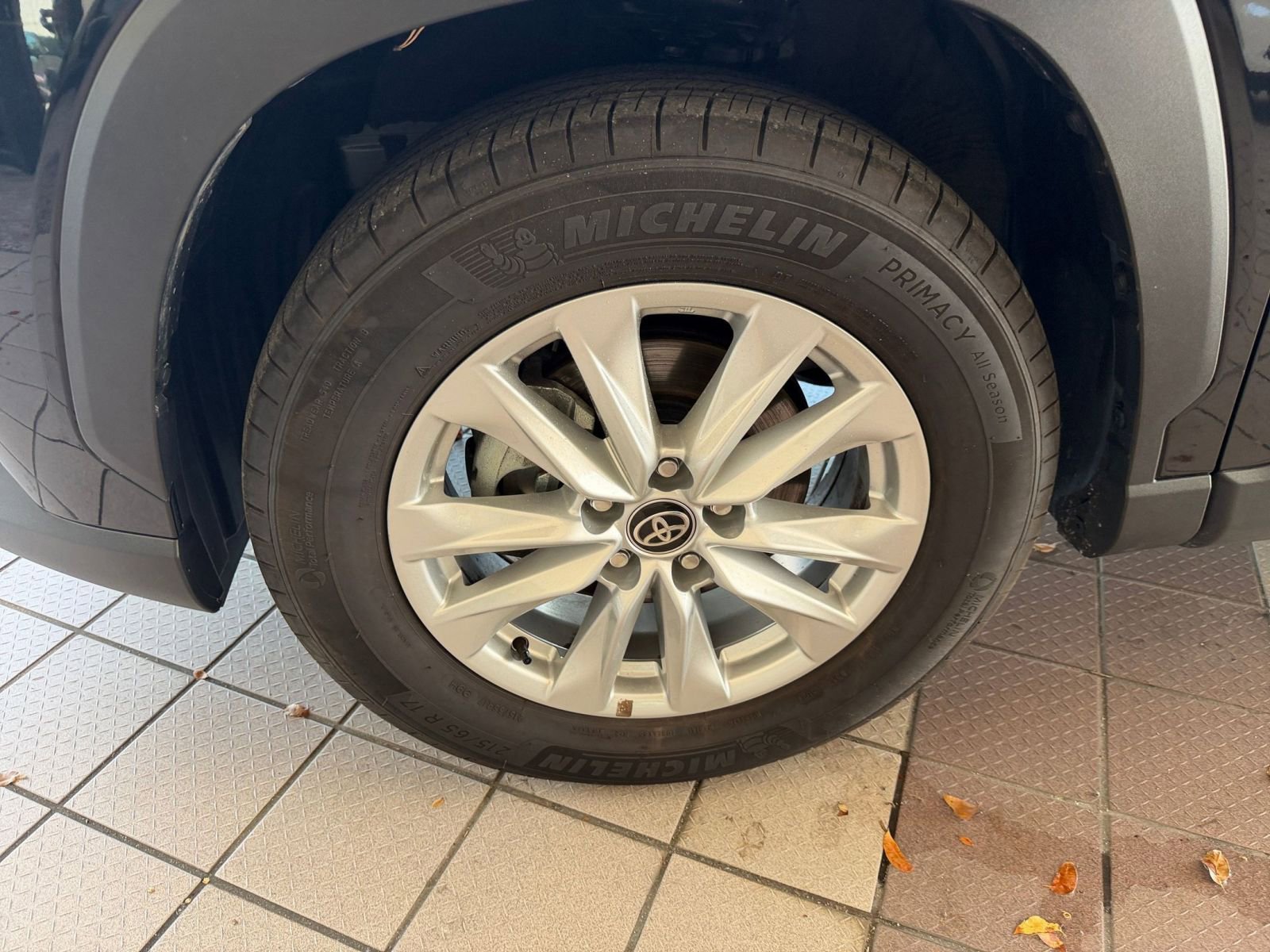 Used 2025 Toyota Corolla Cross LE image 24