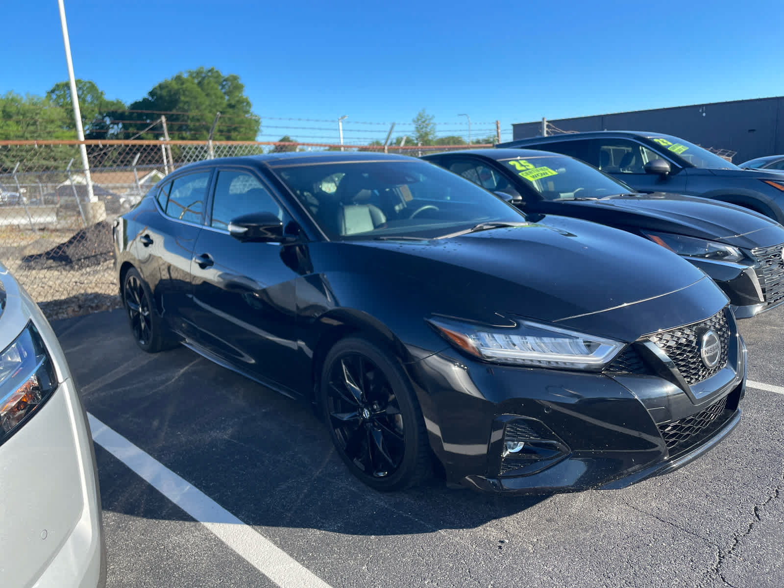 Used 2021 Nissan Maxima SR w/ Sport Mat Group FWD image 3
