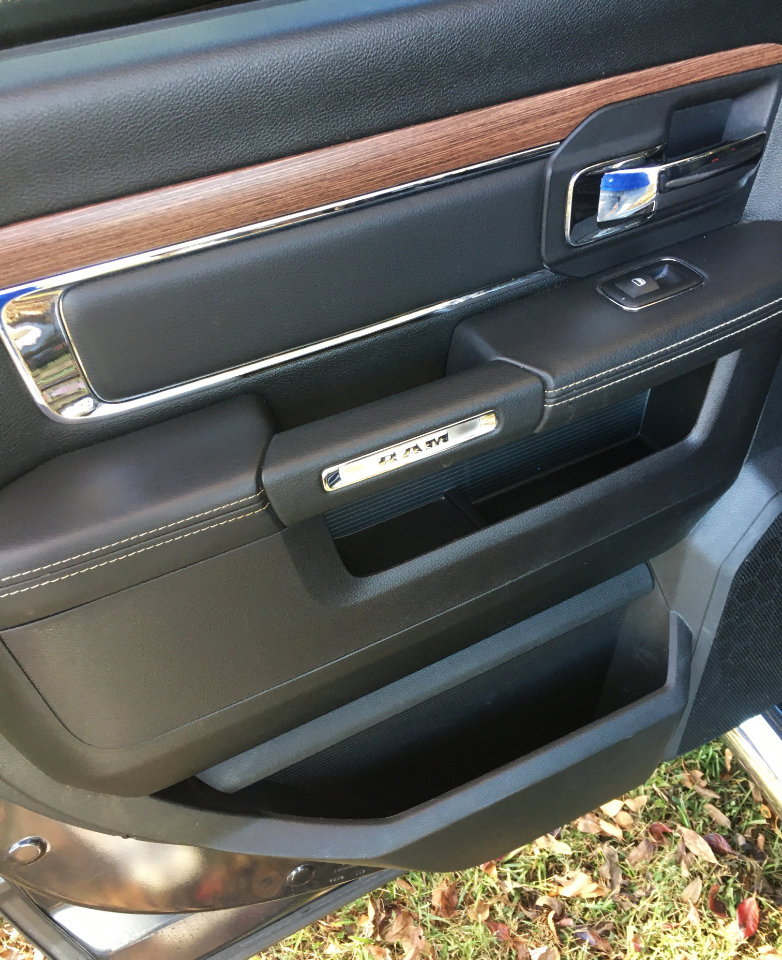 Used 2016 RAM 1500 Laramie w/ Convenience Group image 14