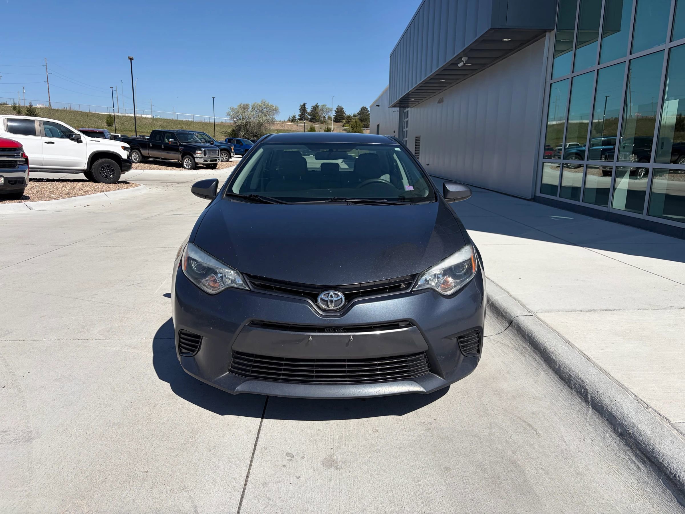 Used 2015 Toyota Corolla LE FWD image 1