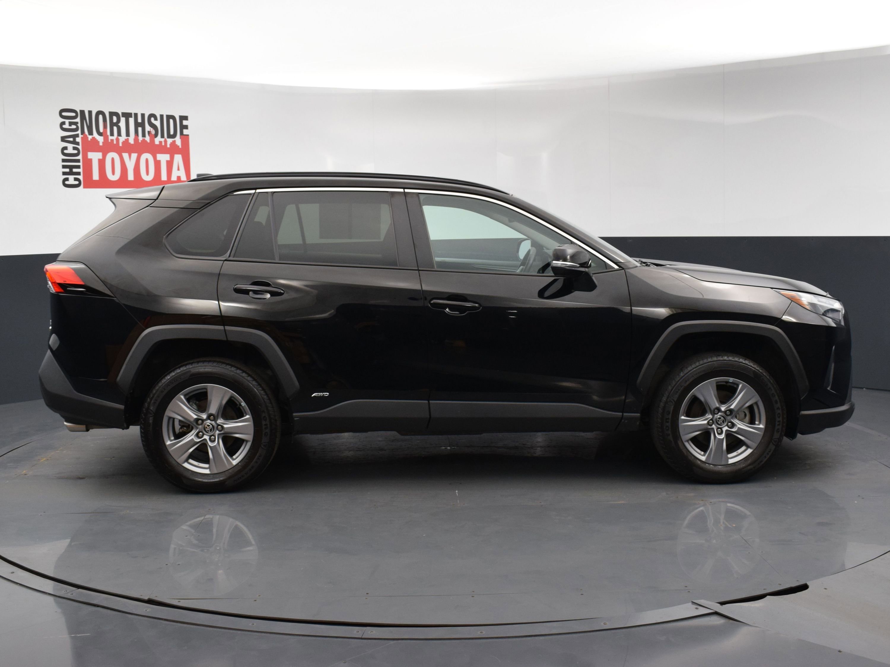 Used 2022 Toyota RAV4 XLE w/ Convenience Package AWD/4WD image 5