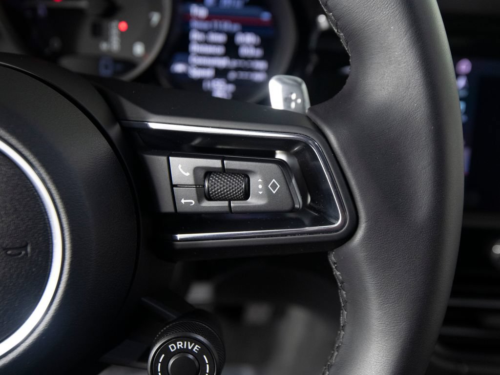 Certified 2026 Porsche Macan AWD/4WD image 24