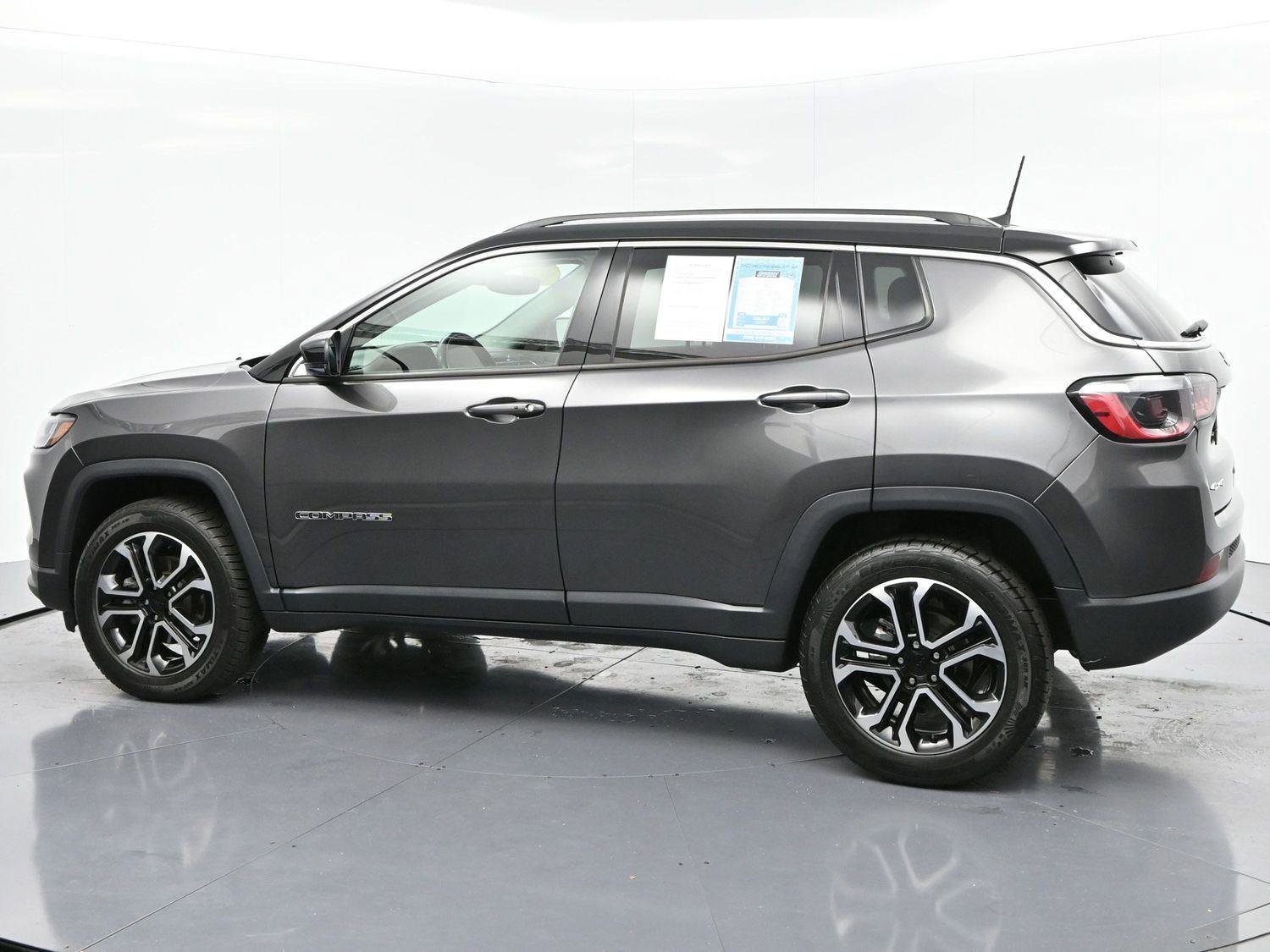 Used 2022 Jeep Compass Limited image 5