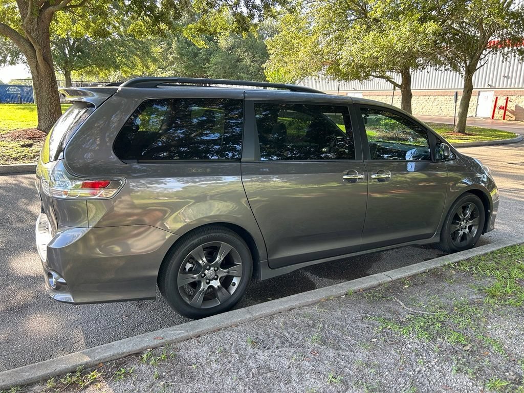 Used 2016 Toyota Sienna SE FWD image 6