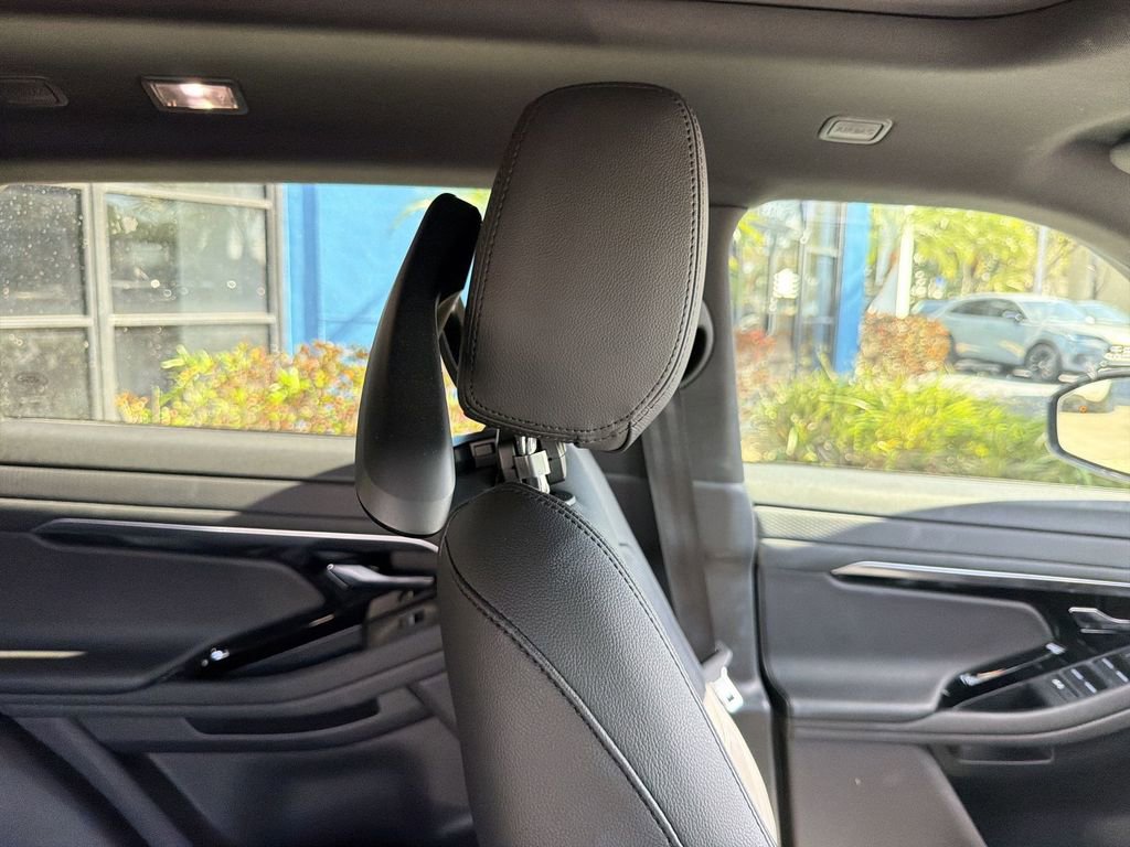 Used 2023 Land Rover Range Rover Evoque S image 16