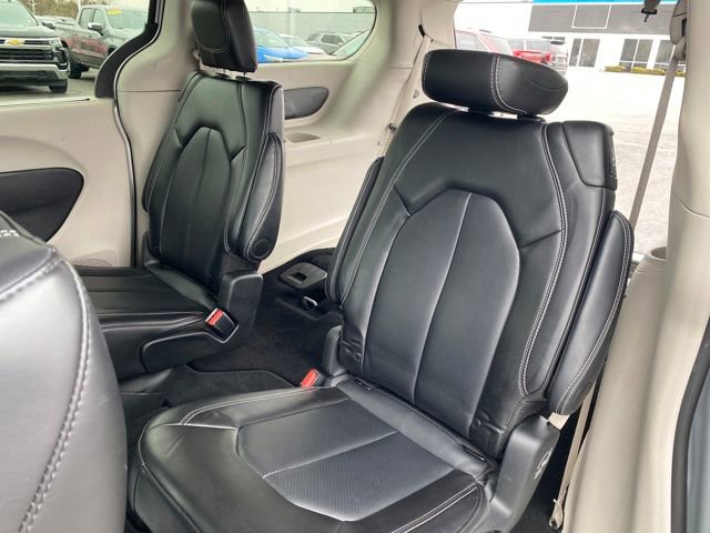 Used 2024 Chrysler Pacifica Touring-L FWD image 16