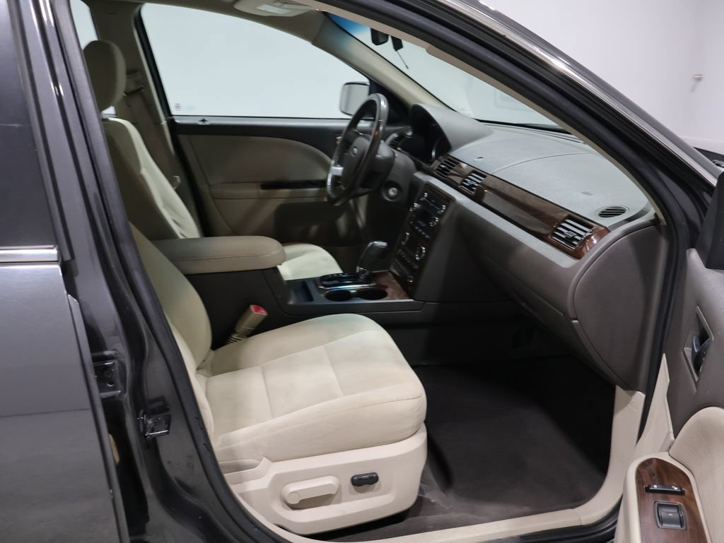 Used 2008 Ford Taurus SEL FWD image 22