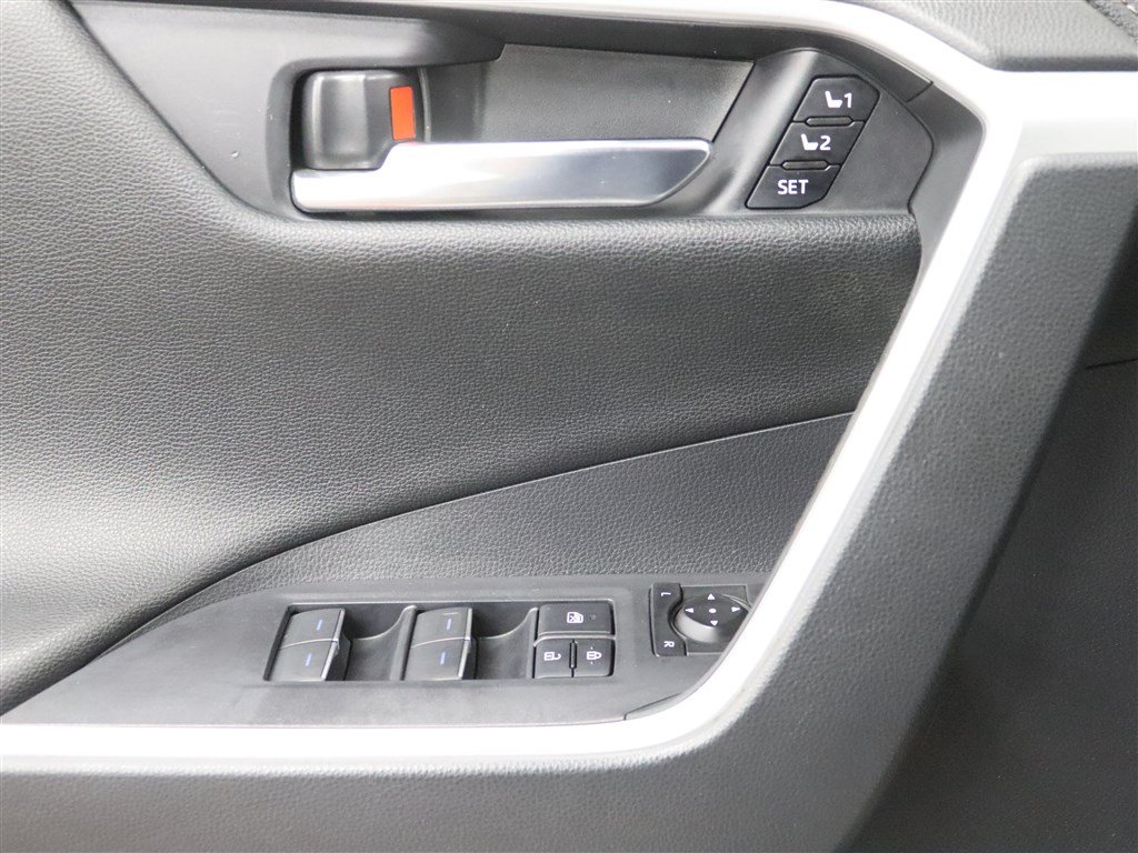 Used 2022 Toyota RAV4 Limited AWD/4WD image 34