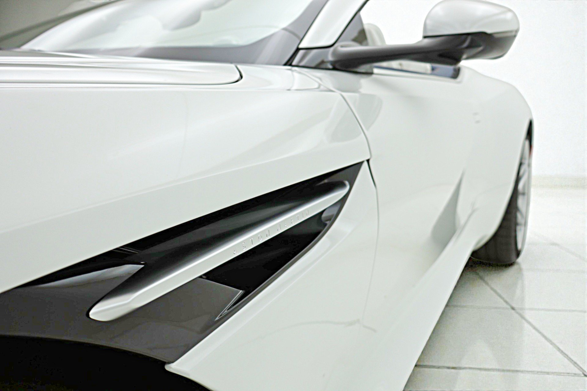 Used 2026 Aston Martin DB12 Convertible RWD image 11