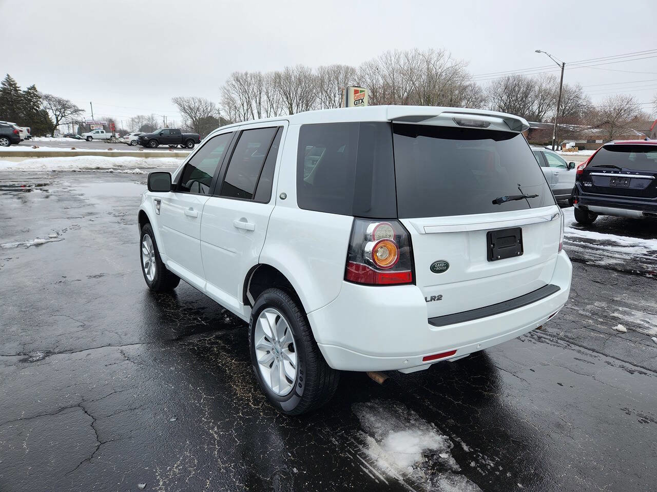 Used 2013 Land Rover LR2 HSE image 3