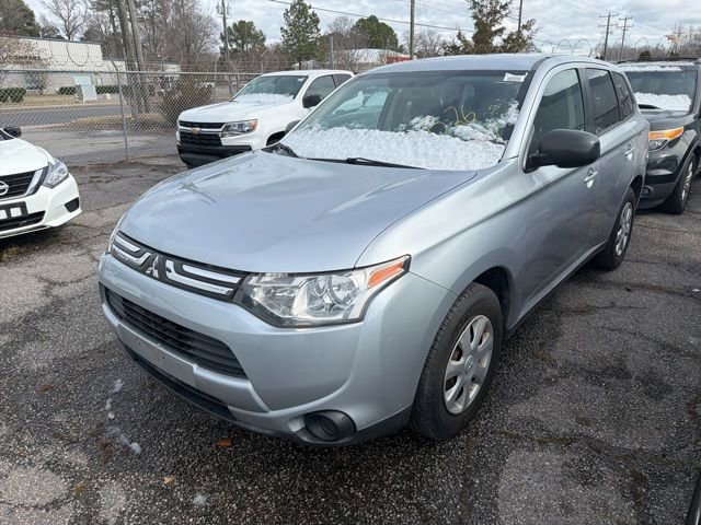 Used 2014 Mitsubishi Outlander ES image 1