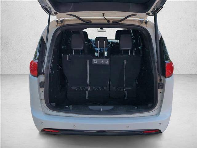 Used 2020 Chrysler Pacifica Limited w/ S Appearance Package FWD image 7