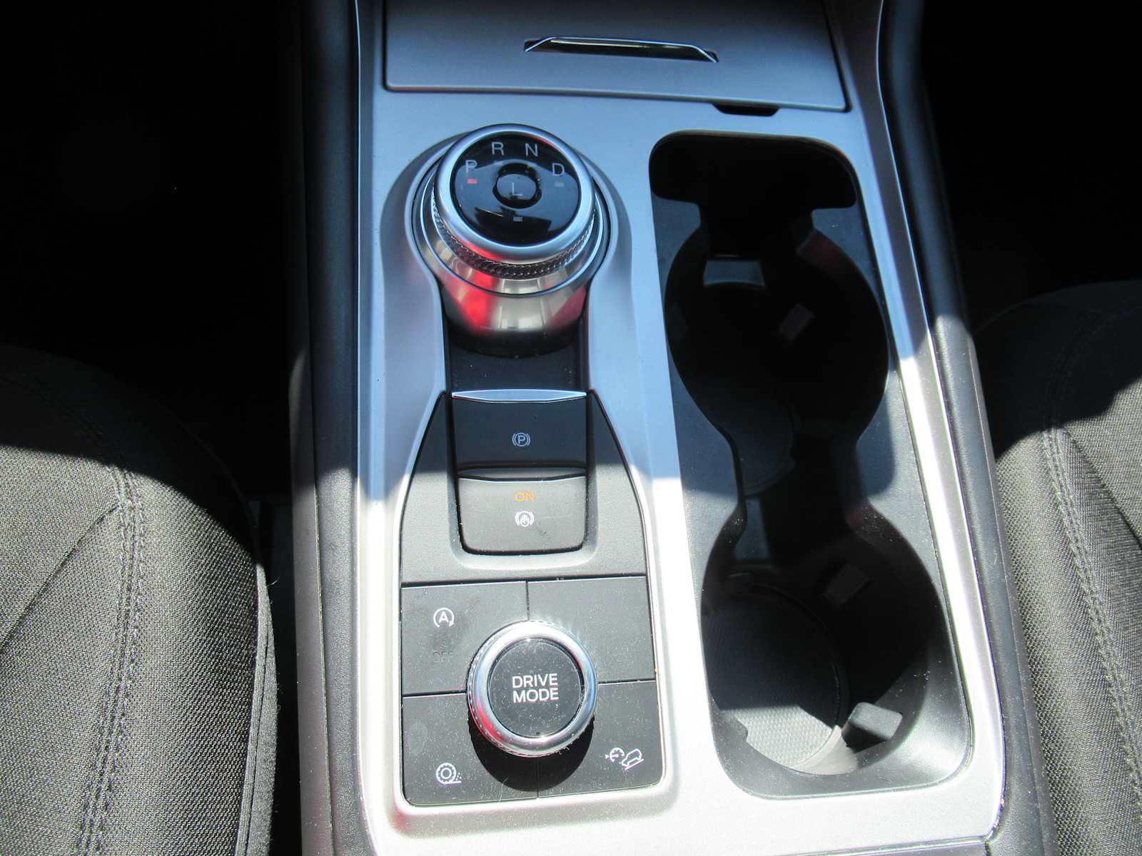 Used 2024 Ford Explorer XLT w/ Class IV Trailer Tow Package AWD/4WD image 24