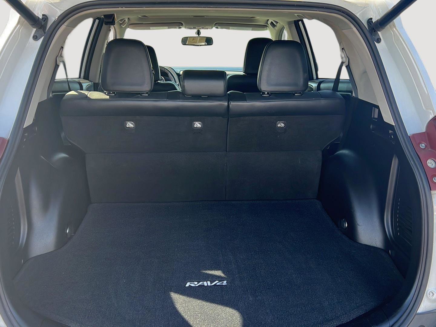 Used 2014 Toyota RAV4 Limited image 16