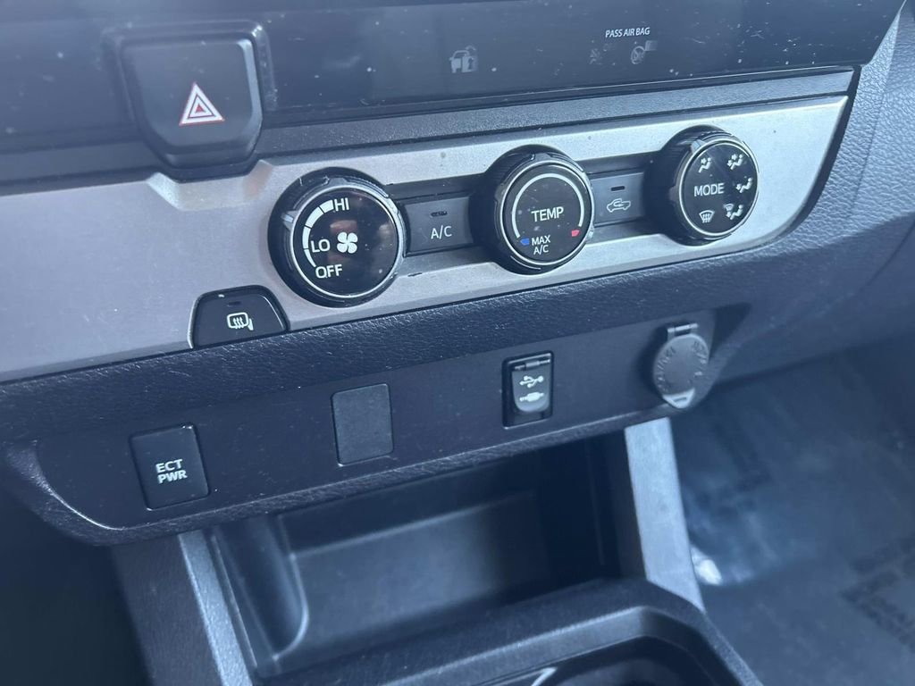 Used 2018 Toyota Tacoma SR image 27