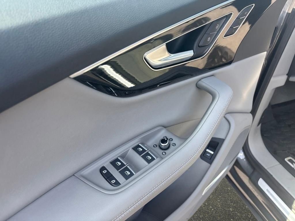 Used 2023 Audi Q7 3.0T Prestige image 12