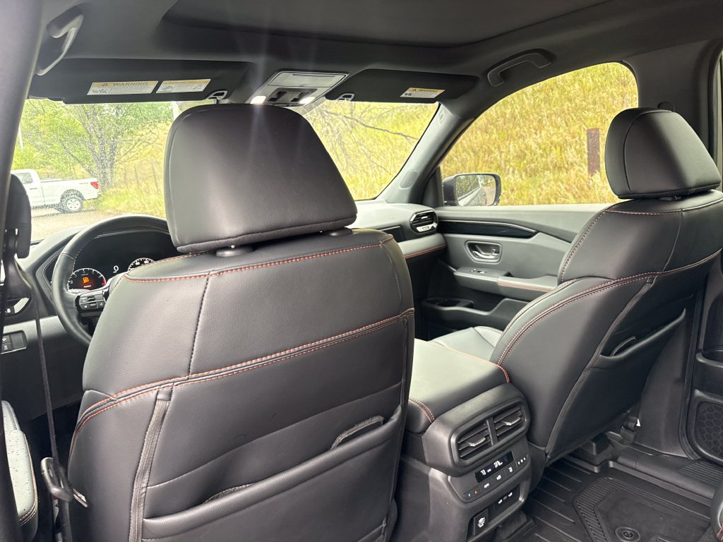 Used 2025 Honda Pilot TrailSport image 23